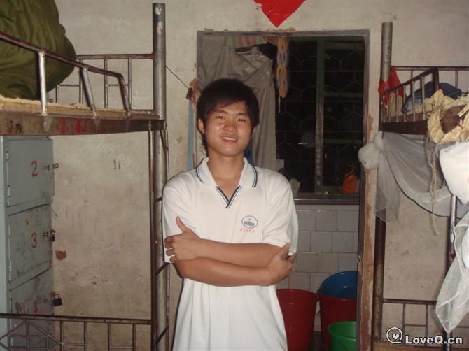 liuxh29-我在兴宁市田家炳中学1208宿舍.jpg_梅