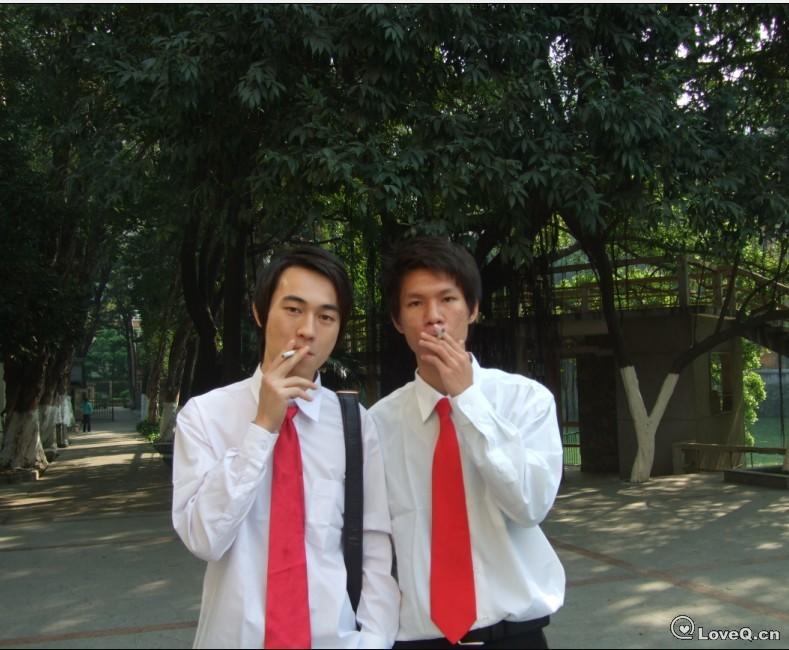 贪玩吃烟_毕业照__loveq
