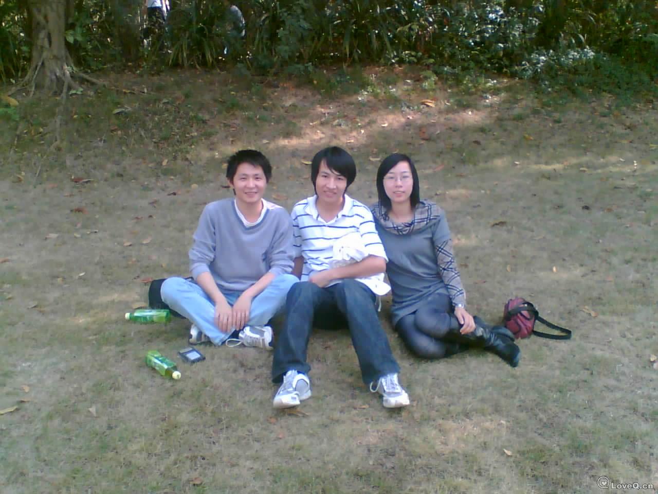深大湖边留影_低迷F_小星驿忆的LoveQ空间_