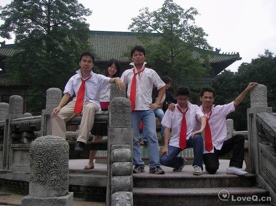 扮烂仔_毕业照于华工法学院